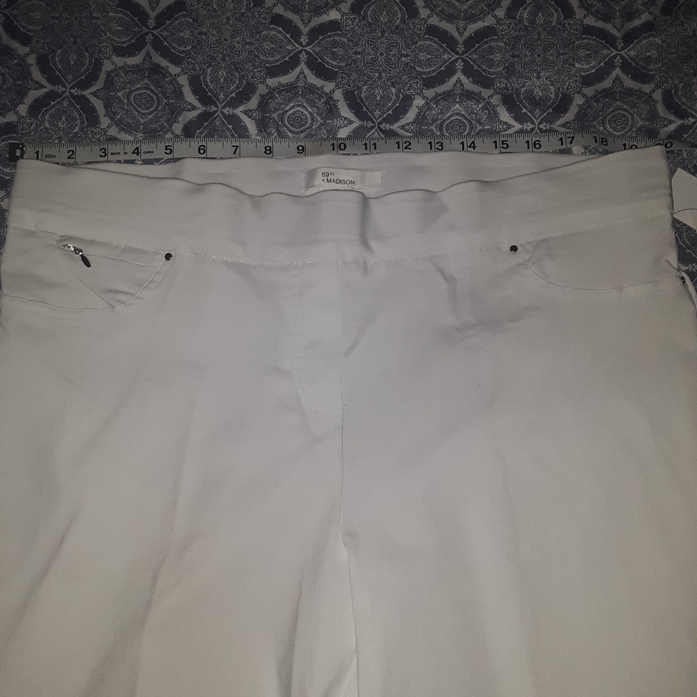 89th & MADISON WHITE CAPRIS